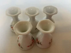 Cinq anciens coquetiers fleurs oranges et grises pied polygone