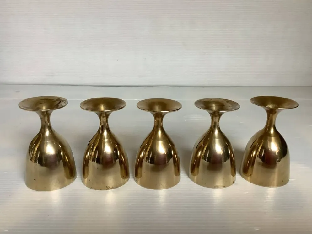 Cinq coquetiers en laiton