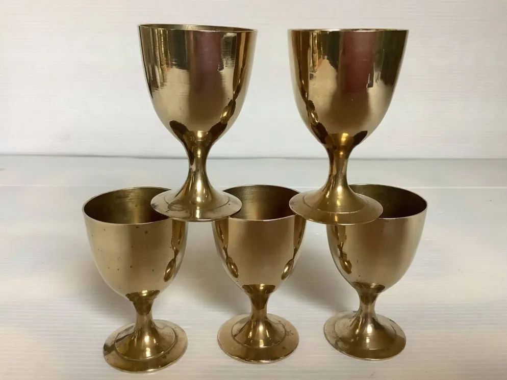 Cinq coquetiers en laiton