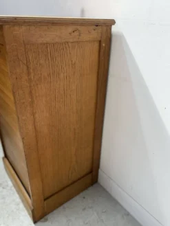 Classeur a rideau en chêne massif Meuble de bureau XX siècle