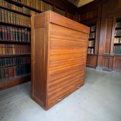 Classeur en bois vintage / armoire à volet roulant / étagère