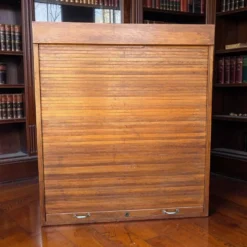 Classeur en bois vintage / armoire à volet roulant / étagère