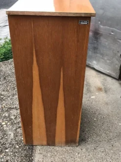 Classeur industriel à rideau coulissant marron laqué en bois, années 1950, République tchèque