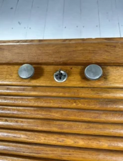 Classeur à rideau vintage en bois – meuble de bureau ancien