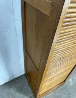 Classeur à rideau vintage en bois – meuble de bureau ancien