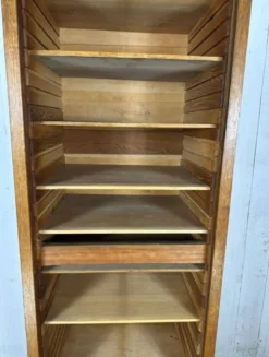 Classeur à rideau vintage en bois – meuble de bureau ancien