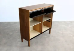 Classeur à rideaux, Suède années 1960