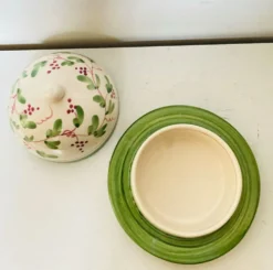 Cloche à beurre en faïence époque XXe signée Mesves R.R Renaud Rémusat