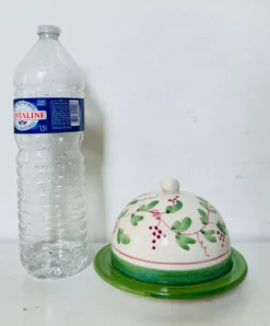 Cloche à beurre en faïence époque XXe signée Mesves R.R Renaud Rémusat