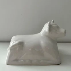 Cloche à beurre en porcelaine