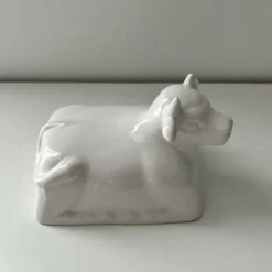 Cloche à beurre en porcelaine