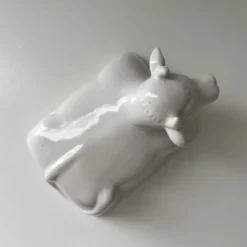 Cloche à beurre en porcelaine