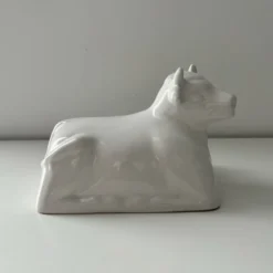 Cloche à beurre en porcelaine
