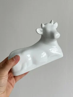 Cloche à beurre en porcelaine vache