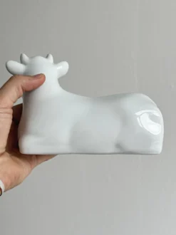 Cloche à beurre en porcelaine vache