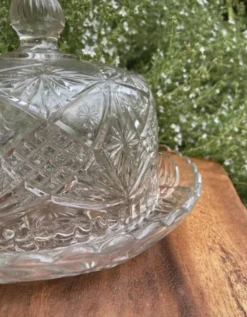 Cloche à fromage en verre pressé et moulé