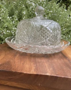 Cloche à fromage en verre pressé et moulé