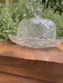 Cloche à fromage en verre pressé et moulé