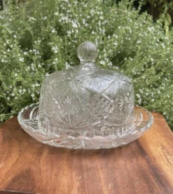 Cloche à fromage en verre pressé et moulé