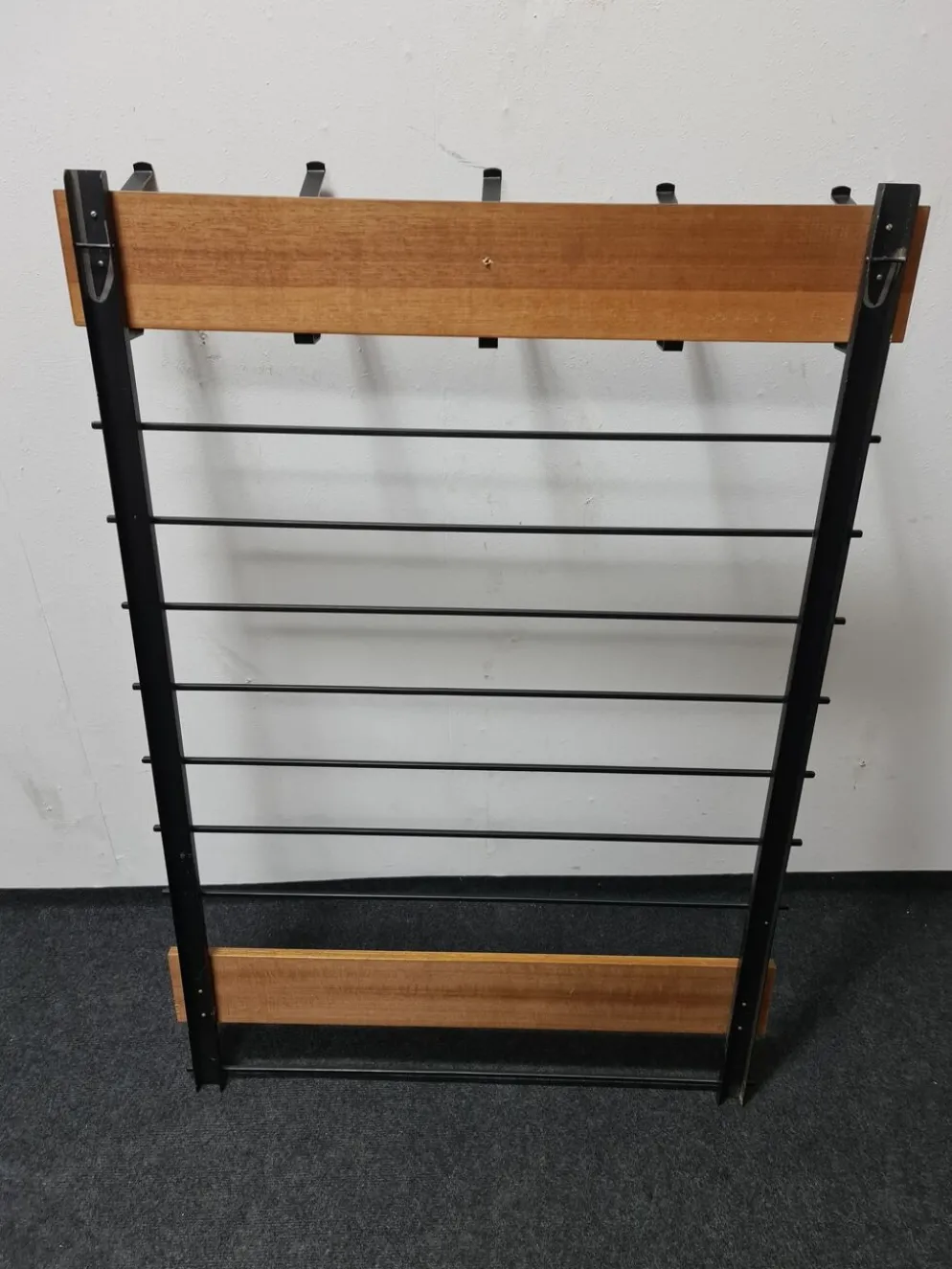 Coatrack mural vintage en teck et métal