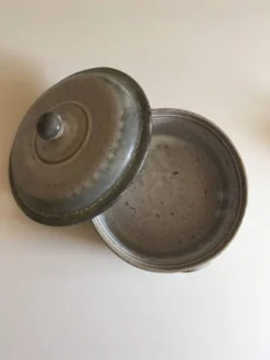 Cocotte en grès du Berry – poterie artisanale Vallée Noire – numérotée