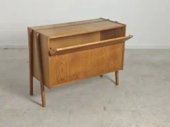 Coffre a couverture ou Mini Bar Tatra Nabytok Monti 300 par Frantisek Jirak