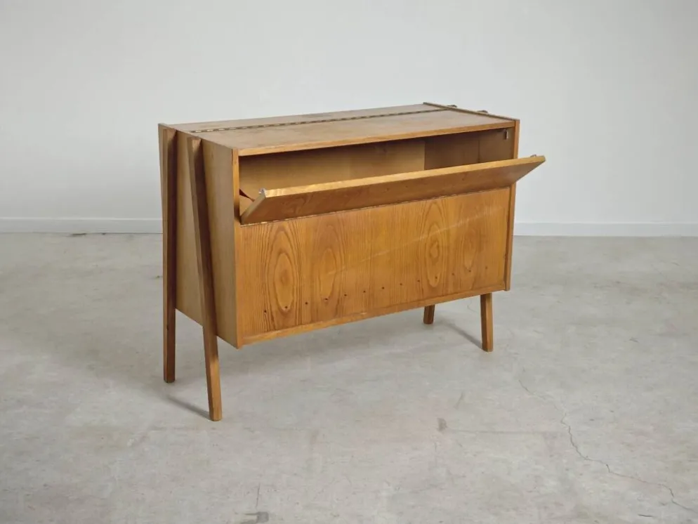 Coffre a couverture ou Mini Bar Tatra Nabytok Monti 300 par Frantisek Jirak