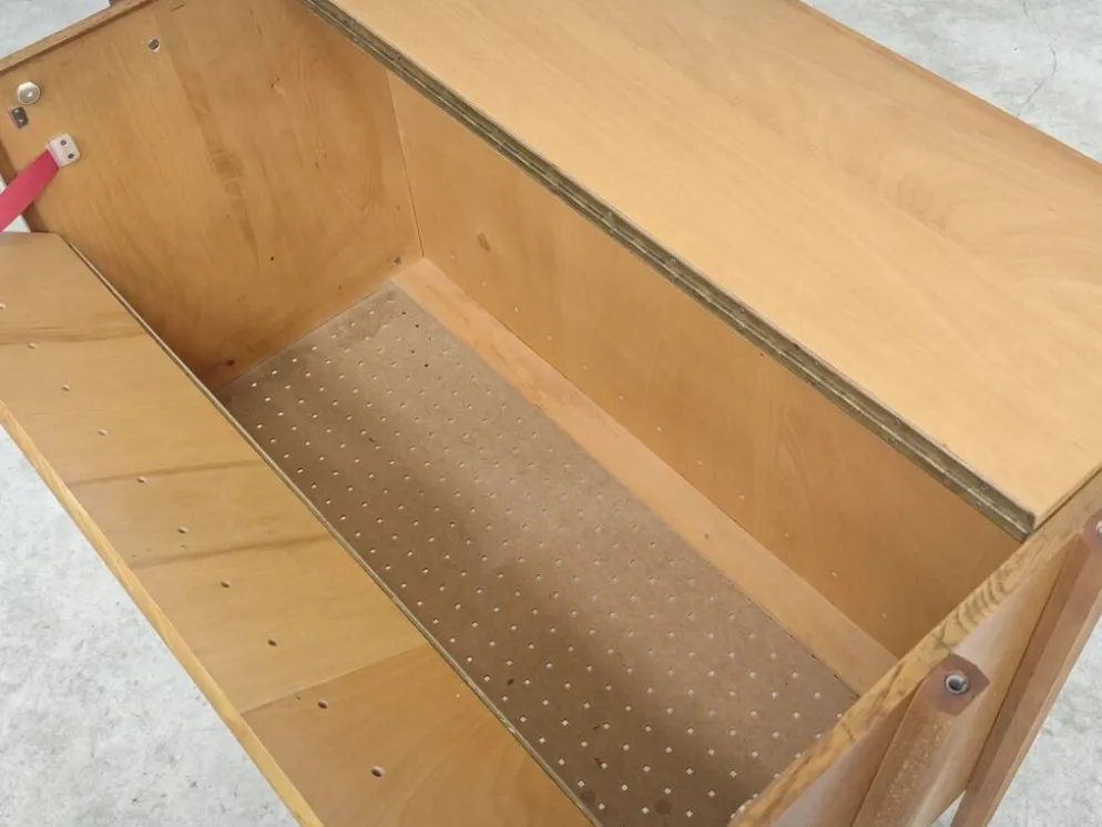 Coffre a couverture ou Mini Bar Tatra Nabytok Monti 300 par Frantisek Jirak