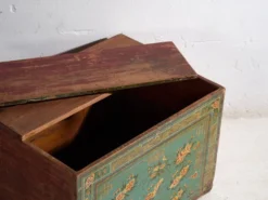 Coffre ancien chinois en bois de pin – Chine, circa 1930