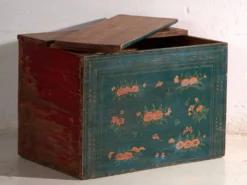 Coffre ancien chinois en orme laqué vert – Chine, vers 1900