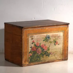 Coffre ancien chinois à panneau peint en orme – Chine, vers 1900