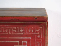 Coffre ancien chinois peint en bois de pin – Dongbei, circa 1930