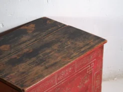Coffre ancien chinois peint en bois de pin – Dongbei, circa 1930