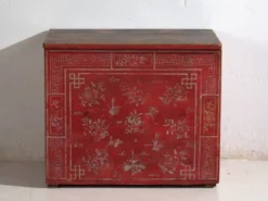 Coffre ancien chinois peint en bois de pin – Dongbei, circa 1930