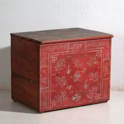 Coffre ancien chinois peint en bois de pin – Dongbei, circa 1930