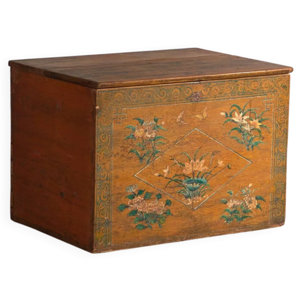 Coffre ancien chinois peint en bois d’orme – Chine, vers 1900