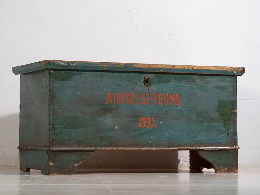 Coffre ancien en bois patiné vert, années 1935