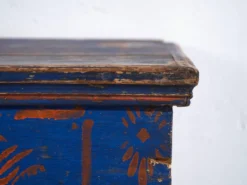 Coffre ancien en bois peint bleu – art populaire – Europe centrale vers 1900