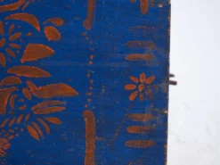 Coffre ancien en bois peint bleu – art populaire – Europe centrale vers 1900