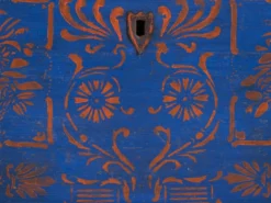 Coffre ancien en bois peint bleu – art populaire – Europe centrale vers 1900