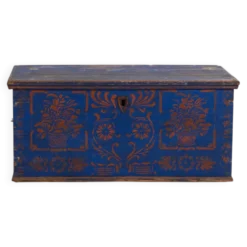 Coffre ancien en bois peint bleu – art populaire – Europe centrale vers 1900
