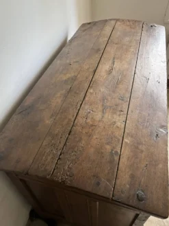 Coffre ancien en chêne massif entre XVIIe et XVIIIe