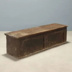 Coffre ancien en noyer à couvercle ouvrant, Italie, XVIIe siècle