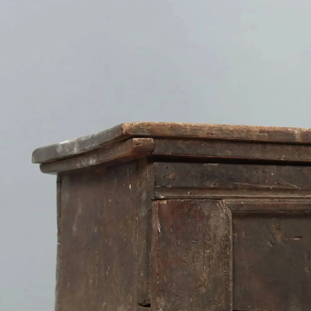 Coffre ancien en noyer à couvercle ouvrant, Italie, XVIIe siècle