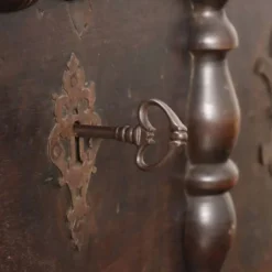 Coffre ancien en noyer, Italie, XVIIIe siècle