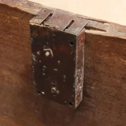 Coffre ancien en noyer, Italie, XVIIIe siècle