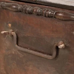 Coffre ancien en noyer, Italie, XVIIIe siècle