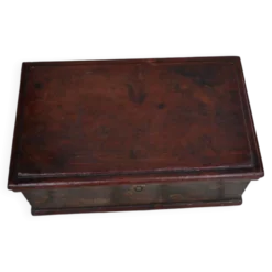 Coffre ancien en pin marron, peinture d'origine visible, République tchèque 1890-1919