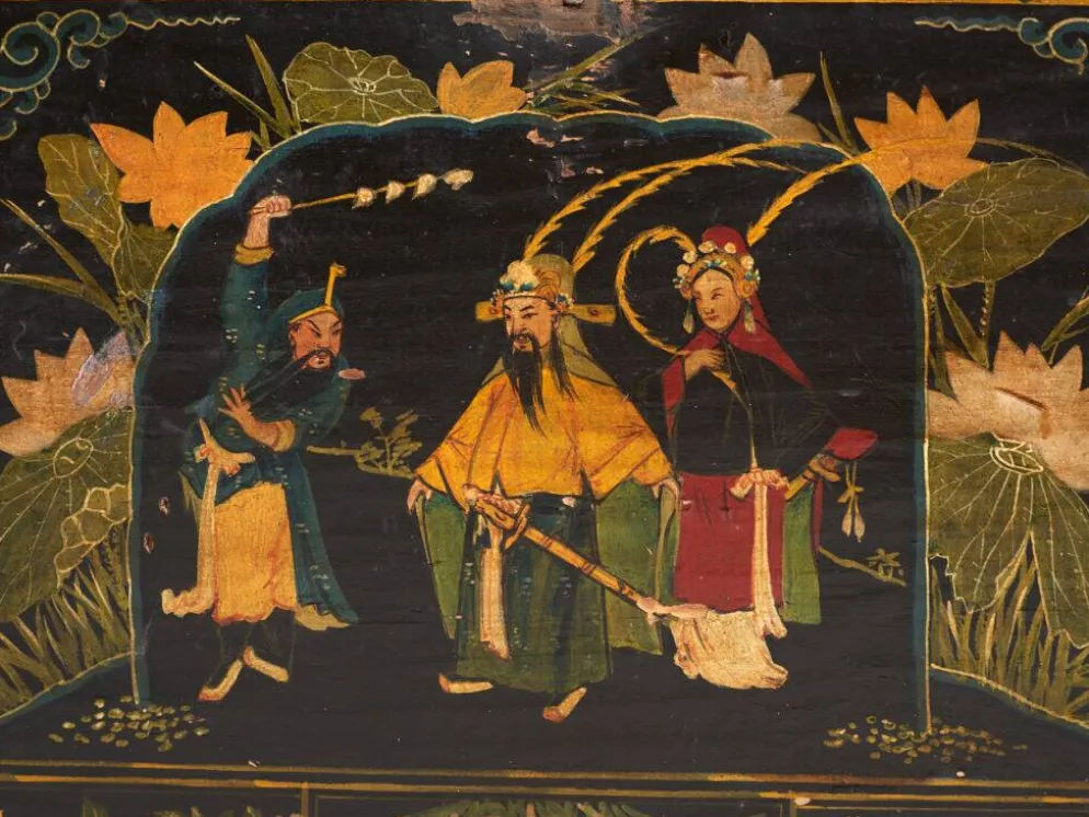 Coffre ancien laqué noir en bois de pin – Chine, vers 1900