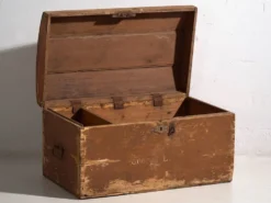 Coffre ancien à patine brune (c.1920) #49